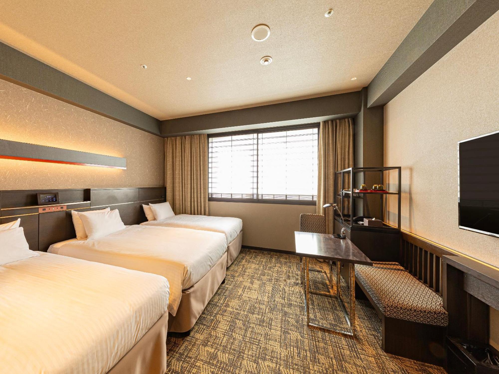 酒店 Keihan Hachijoguchi 4*